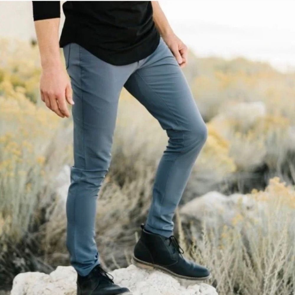 Men’s Zyia active chino dress pant storm gray size large